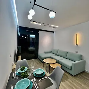 Deluxe Bllok , Tirana Albania